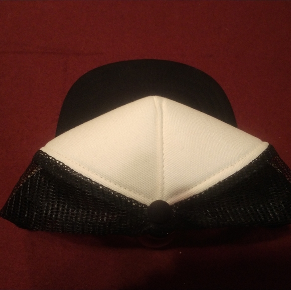 New Vans Off The Wall Snap-back Mesh Trucker Hat - Picture 3 of 7